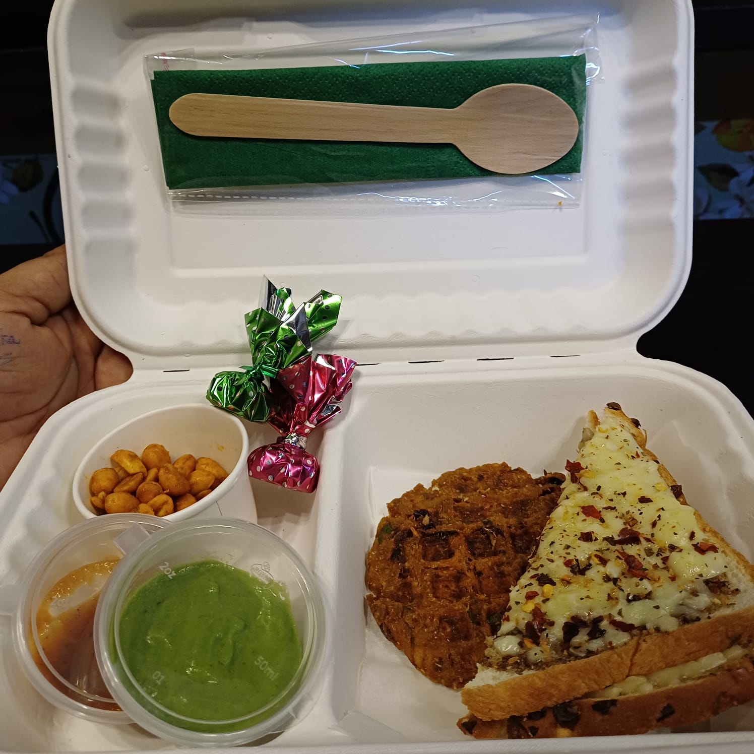 BreakBox — Fresh meal with multiple items
